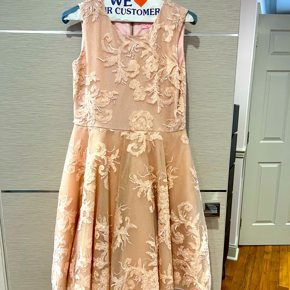 Beautiful girl dress for all formal occasions.